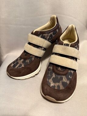 Sneex Women's Brown Leopard Print Suede